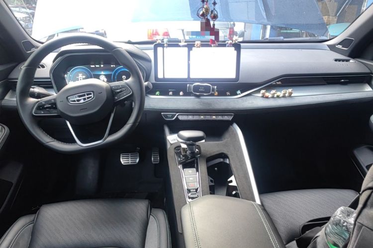Used Geely Auto Preface 2023 2.0TD "Only This Verdant Green" Edition Center Console