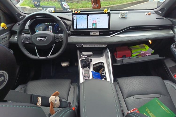 Used Geely Auto Preface 2023 2.0TD "Only This Verdant Green" Edition Center Console