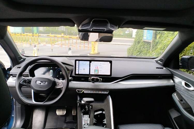 Used Geely Auto Preface 2023 2.0TD "Only This Verdant Green" Edition Center Console