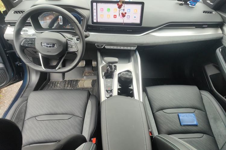 Used Geely Auto Preface 2023 2.0TD "Only This Verdant Green" Edition Center Console