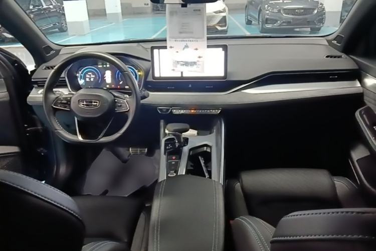 Used Geely Auto Preface 2023 2.0TD "Only This Verdant Green" Edition Center Console