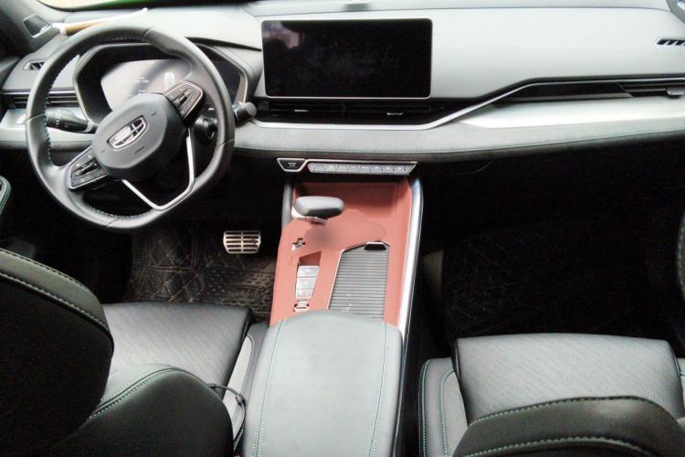 Used Geely Auto Preface 2023 2.0TD "Only This Verdant Green" Edition Center Console