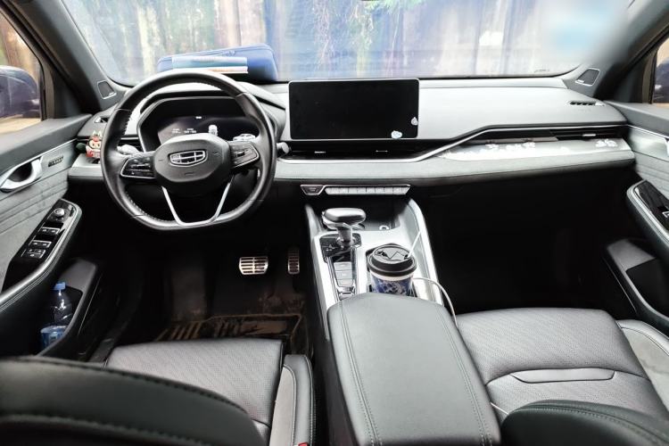 Used Geely Auto Preface 2023 2.0TD "Only This Verdant Green" Edition Center Console