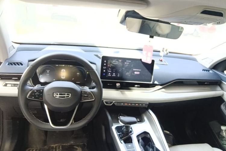 Used Geely Auto Preface 2023 2.0TD Prestige Version Center Console