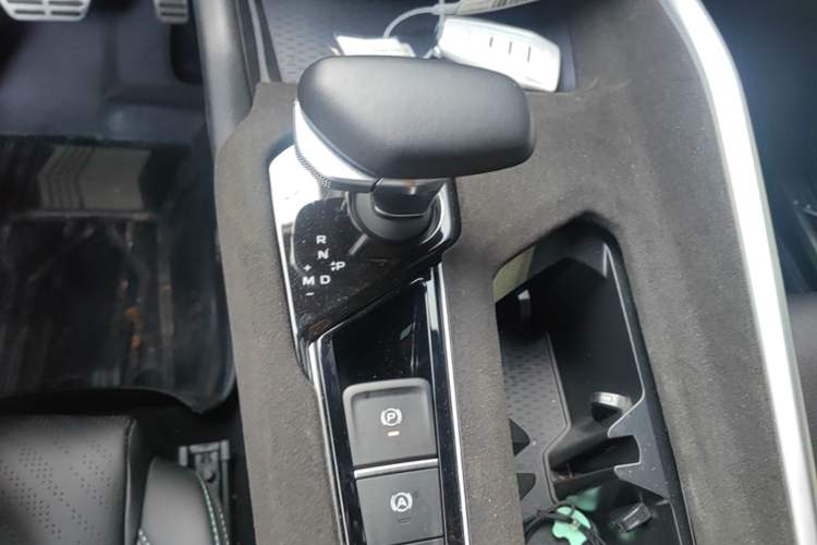 Used Geely Auto Preface 2023 2.0TD "Only This Verdant Green" Edition Gear Lever