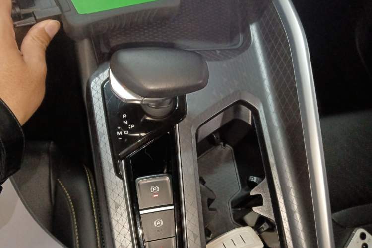 Used Geely Auto Preface 2023 1.5TD Fuyao Version Gear Lever