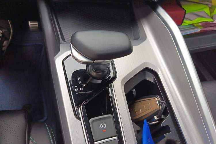 Used Geely Auto Preface 2023 2.0TD "Only This Verdant Green" Edition Gear Lever