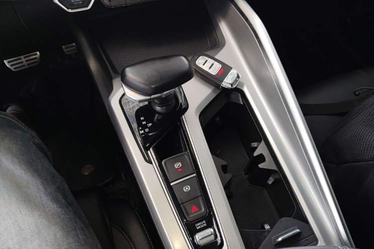 Used Geely Auto Preface 2023 2.0TD "Only This Verdant Green" Edition Gear Lever