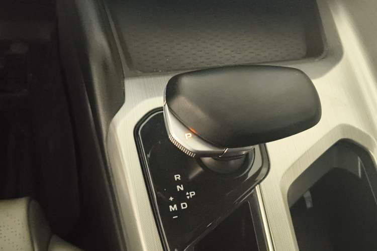 Used Geely Auto Preface 2023 2.0TD Prestige Version Gear Lever