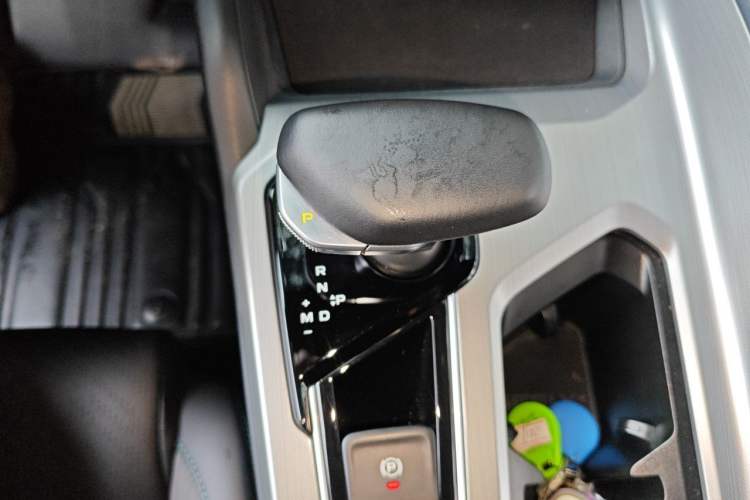 Used Geely Auto Preface 2023 2.0TD "Only This Verdant Green" Edition Gear Lever