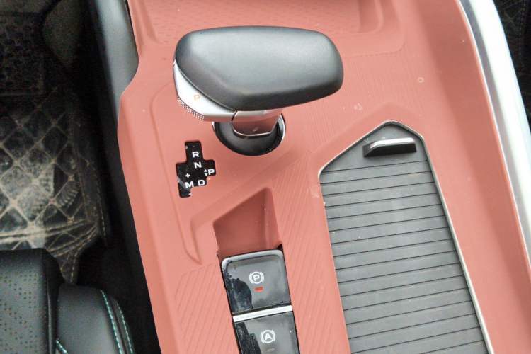 Used Geely Auto Preface 2023 2.0TD "Only This Verdant Green" Edition Gear Lever