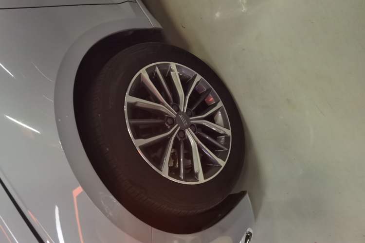 Used Geely Auto Preface 2023 2.0TD Luxury Version Left Front Wheel Hub