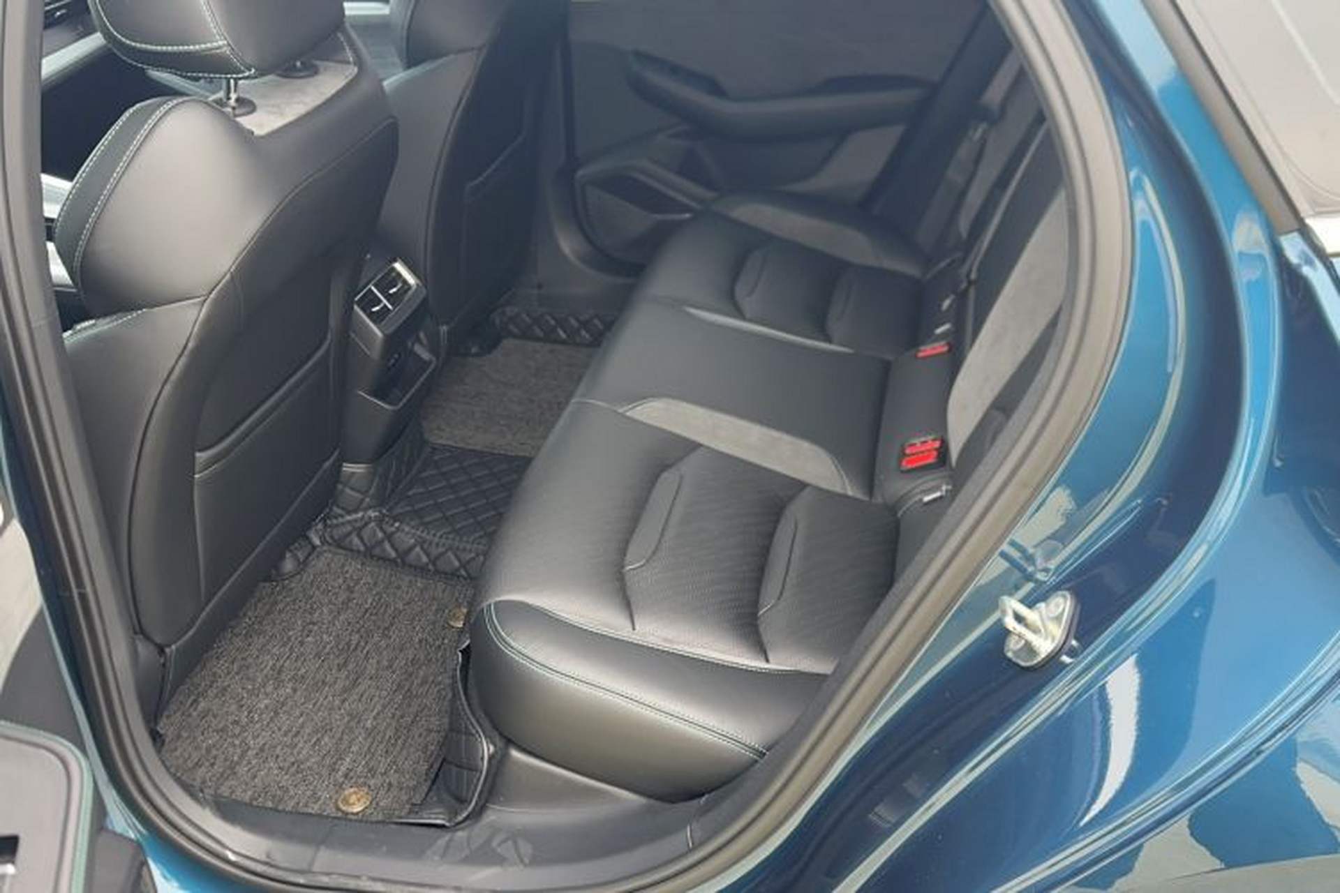 Used Geely Auto Preface 2023 2.0TD "Only This Verdant Green" Edition Left Rear Seat