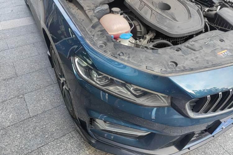 Used Geely Auto Preface 2023 2.0TD "Only This Verdant Green" Edition Right Front Headlight