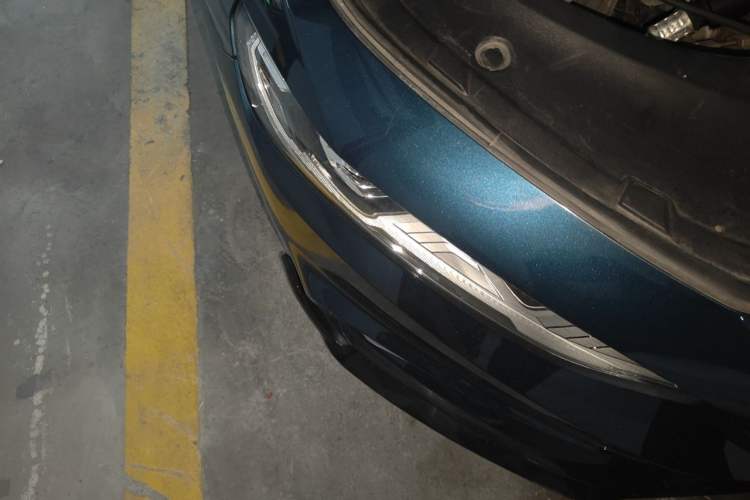 Used Geely Auto Preface 2023 2.0TD "Only This Verdant Green" Edition Right Front Headlight