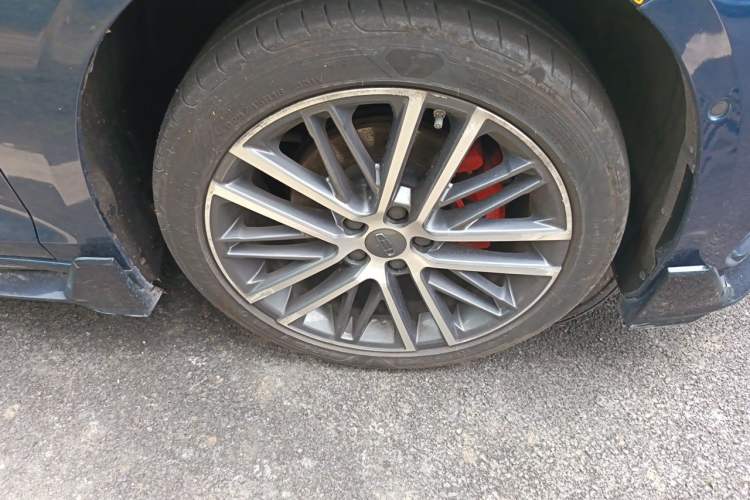 Used Geely Auto Preface 2023 2.0TD "Only This Verdant Green" Edition Right Front Wheel Hub