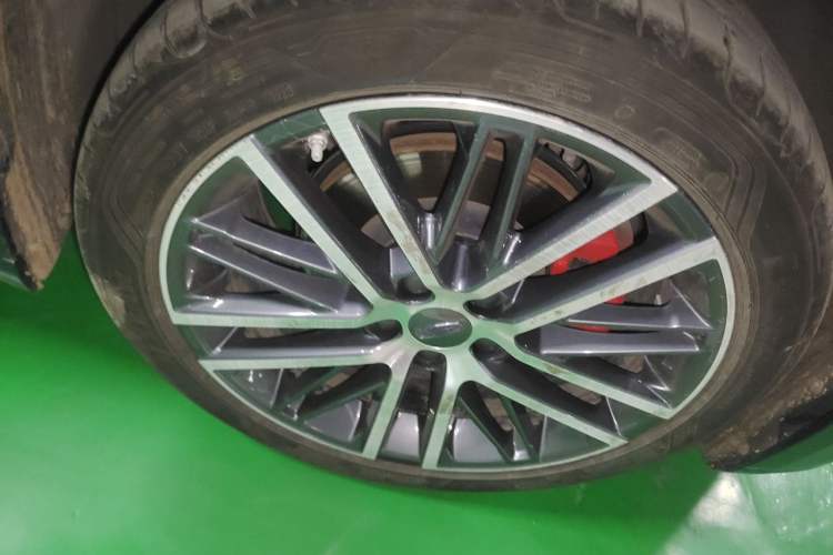 Used Geely Auto Preface 2023 2.0TD Prestige Version Right Front Wheel Hub