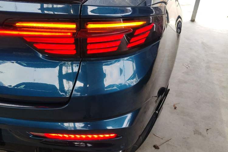 Used Geely Auto Preface 2023 2.0TD "Only This Verdant Green" Edition Right Rear Taillight
