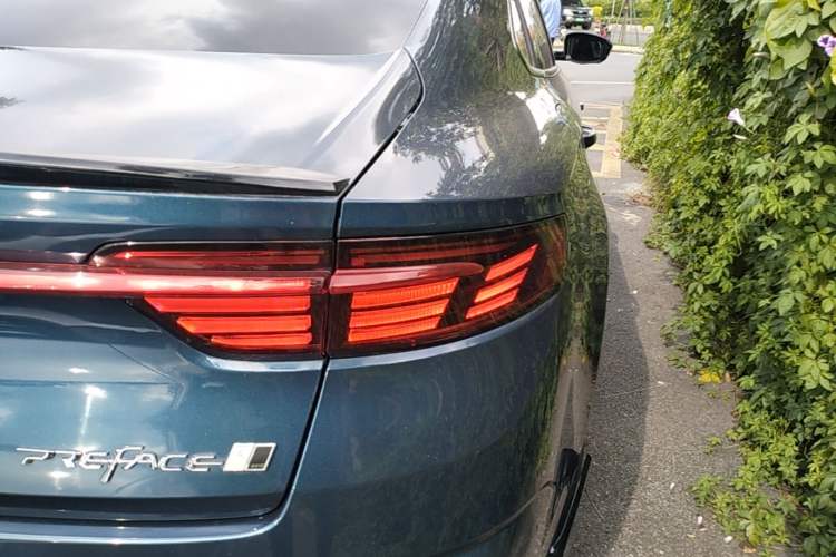 Used Geely Auto Preface 2023 2.0TD "Only This Verdant Green" Edition Right Rear Taillight