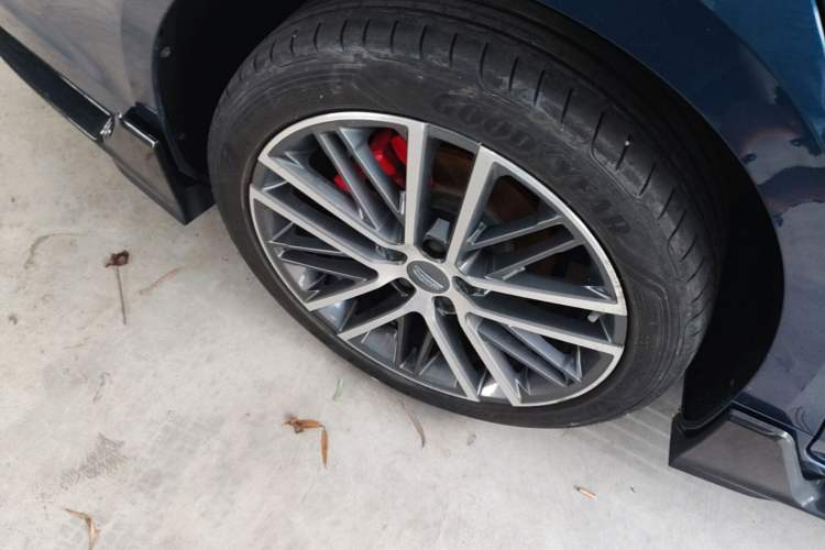 Used Geely Auto Preface 2023 2.0TD "Only This Verdant Green" Edition Right Rear Wheel Hub