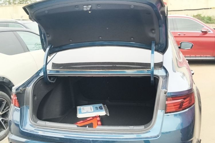 Used Geely Auto Preface 2023 2.0TD "Only This Verdant Green" Edition Trunk