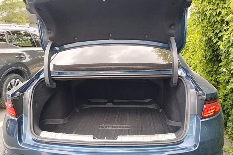 Used Geely Auto Preface 2023 2.0TD "Only This Verdant Green" Edition Trunk