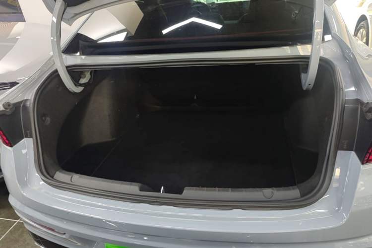 Used Geely Auto Preface 2023 2.0TD Prestige Version Trunk