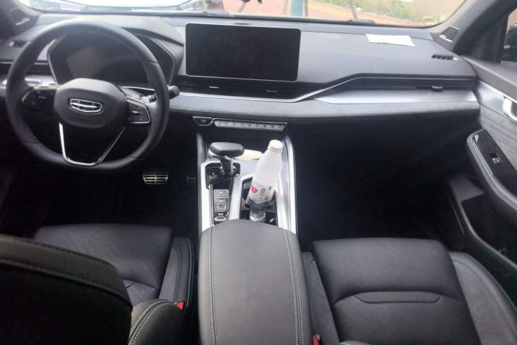 Used Geely Auto Preface 2023 2.0TD "Only This Verdant Green" Edition Center Console