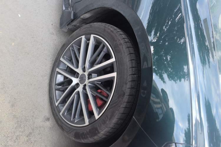 Used Geely Auto Preface 2023 2.0TD "Only This Verdant Green" Edition Right Front Wheel Hub