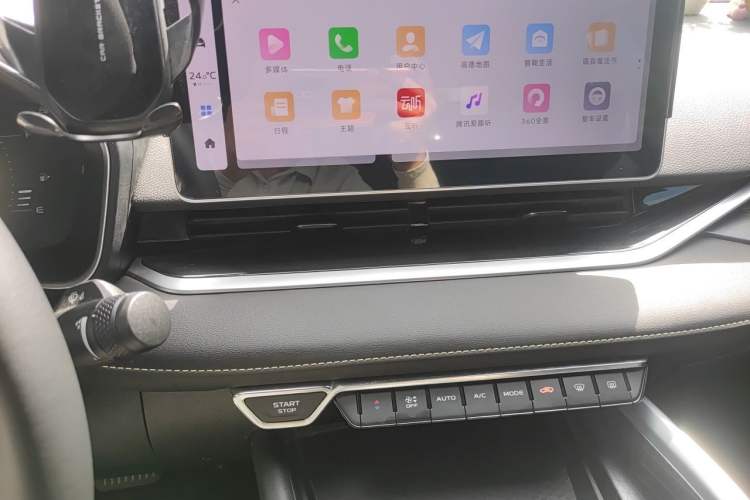 Used Geely Auto Preface 2023 1.5TD Fuyao Version Audio And AC Panel