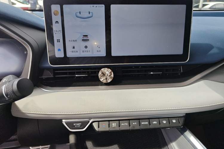 Used Geely Auto Preface 2023 2.0TD Prestige Version Audio And AC Panel