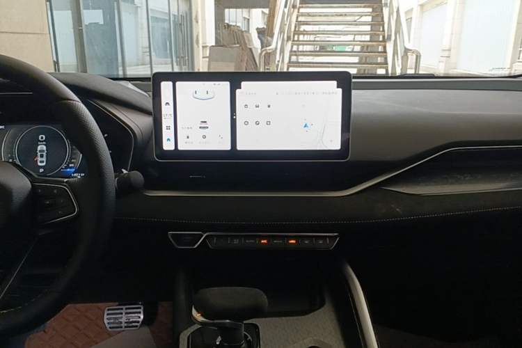 Used Geely Auto Preface 2023 2.0TD Space-Time Edition Audio And AC Panel