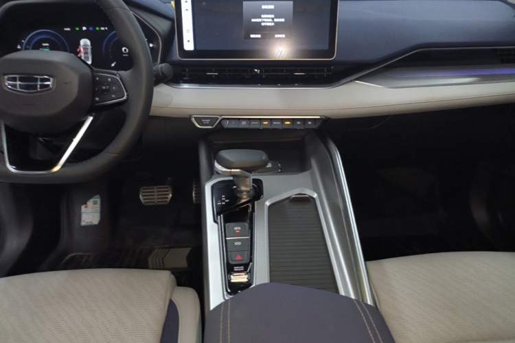 Used Geely Auto Preface 2023 2.0TD Prestige Version Audio And AC Panel