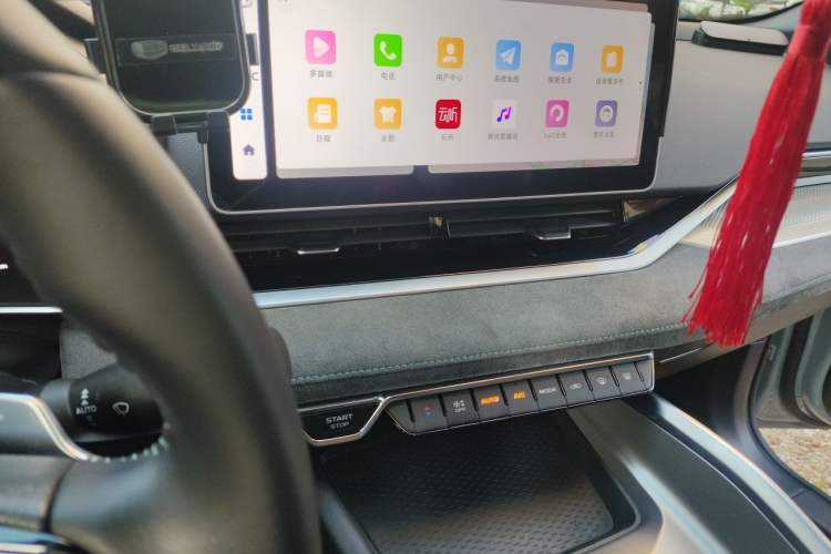 Used Geely Auto Preface 2023 2.0TD "Only This Verdant Green" Edition Audio And AC Panel