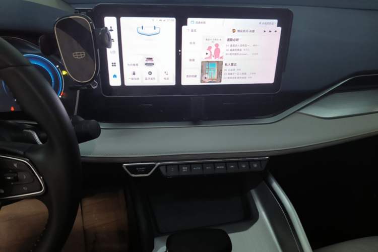 Used Geely Auto Preface 2023 2.0TD Prestige Version Audio And AC Panel