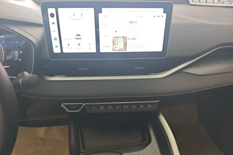 Used Geely Auto Preface 2023 1.5TD Fuyao Version Audio And AC Panel
