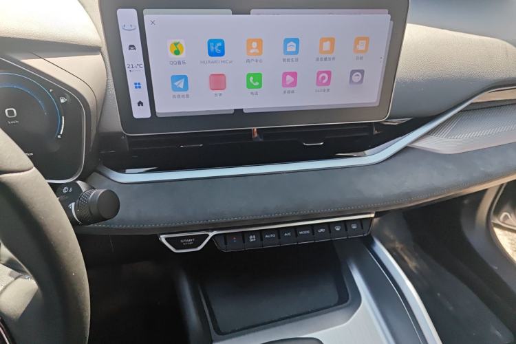 Used Geely Auto Preface 2023 2.0TD "Only This Verdant Green" Edition Audio And AC Panel