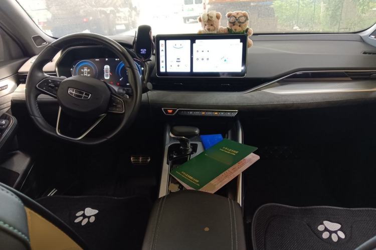 Used Geely Auto Preface 2023 2.0TD "Only This Verdant Green" Edition Center Console