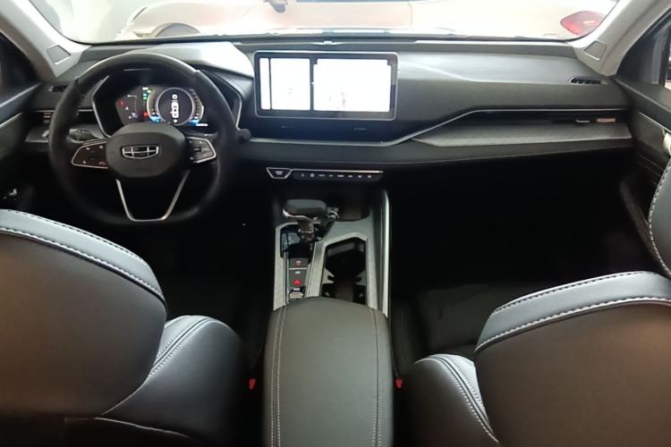 Used Geely Auto Preface 2023 2.0TD Luxury Version Center Console