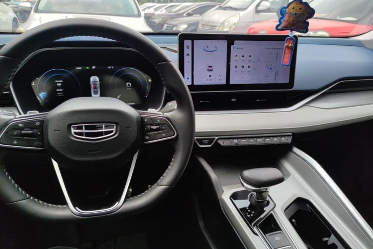 Used Geely Auto Preface 2023 2.0TD Prestige Version Center Console