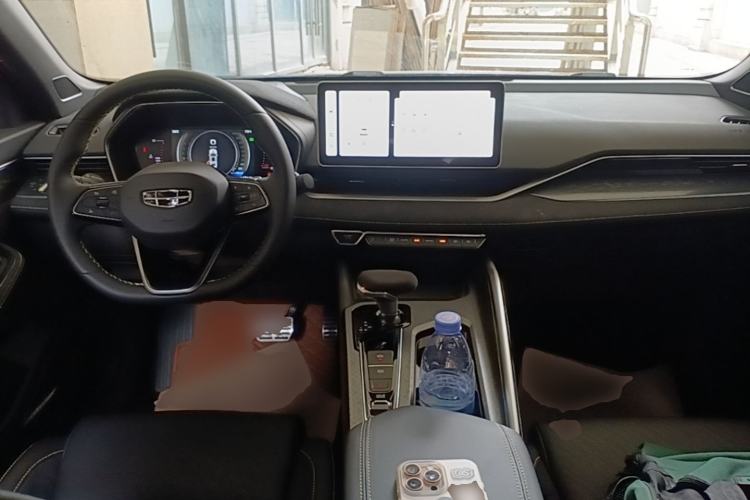 Used Geely Auto Preface 2023 2.0TD Space-Time Edition Center Console