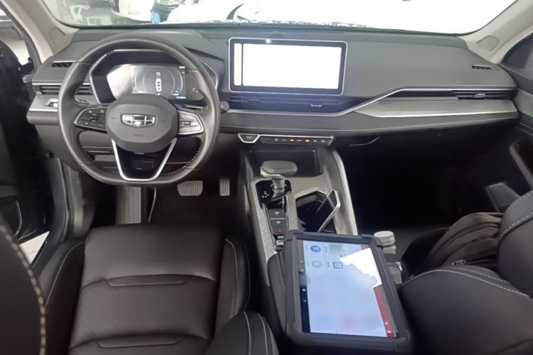 Used Geely Auto Preface 2023 2.0TD Luxury Version Center Console