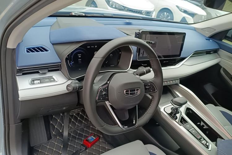 Used Geely Auto Preface 2023 2.0TD Prestige Version Center Console