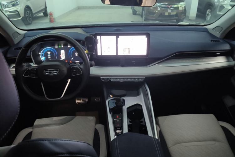Used Geely Auto Preface 2023 2.0TD Prestige Version Center Console