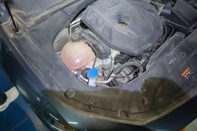 Used Geely Auto Preface 2023 2.0TD Luxury Version Engine Bay Right