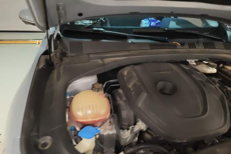 Used Geely Auto Preface 2023 2.0TD Prestige Version Engine Bay Right