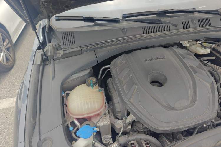 Used Geely Auto Preface 2023 2.0TD Prestige Version Engine Bay Right