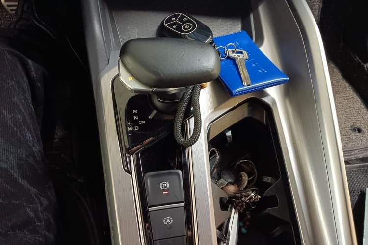 Used Geely Auto Preface 2023 2.0TD "Only This Verdant Green" Edition Gear Lever