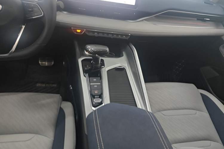 Used Geely Auto Preface 2023 2.0TD Prestige Version Gear Lever