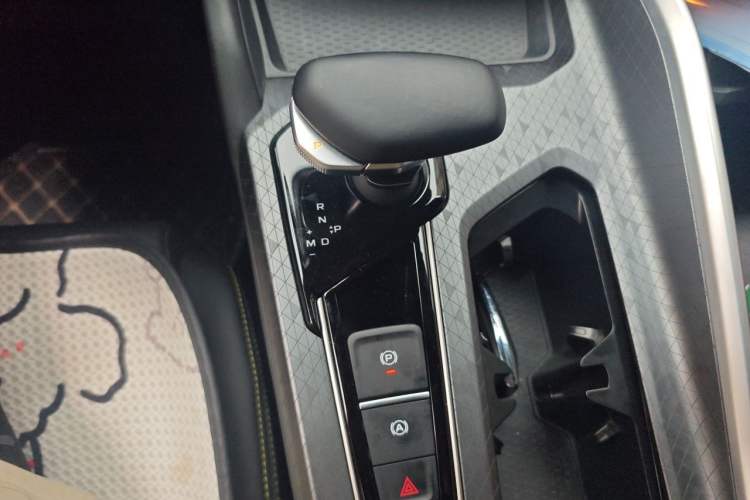 Used Geely Auto Preface 2023 1.5TD Kunlun Edition Gear Lever